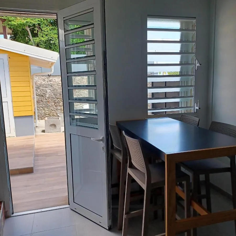 Maison De Vacances Les Pieds Dans L'Eau Schoelcher 0*,  Martinique